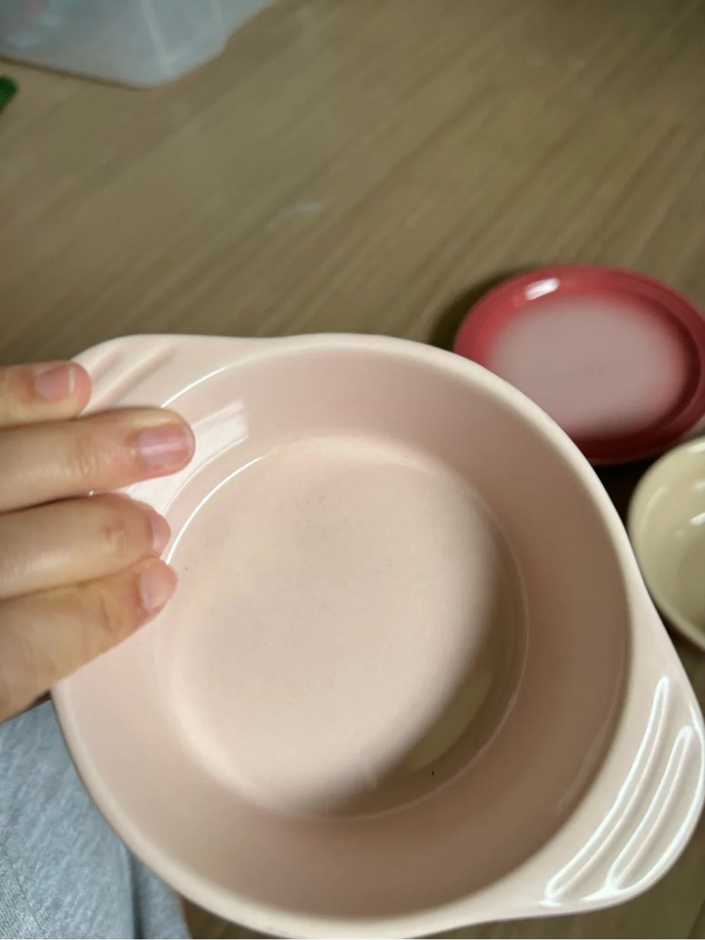 Le Creuset Pink and Cream Stoneware 3 Piece Bowls and Plate Set